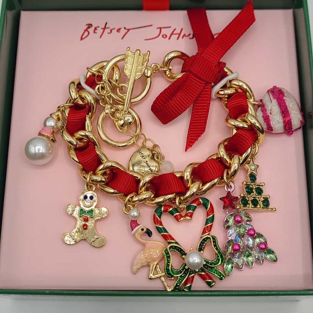 Betsey Johnson Whimsical Holiday Charm Bracelet NIB! NWT! CHRISTMAS